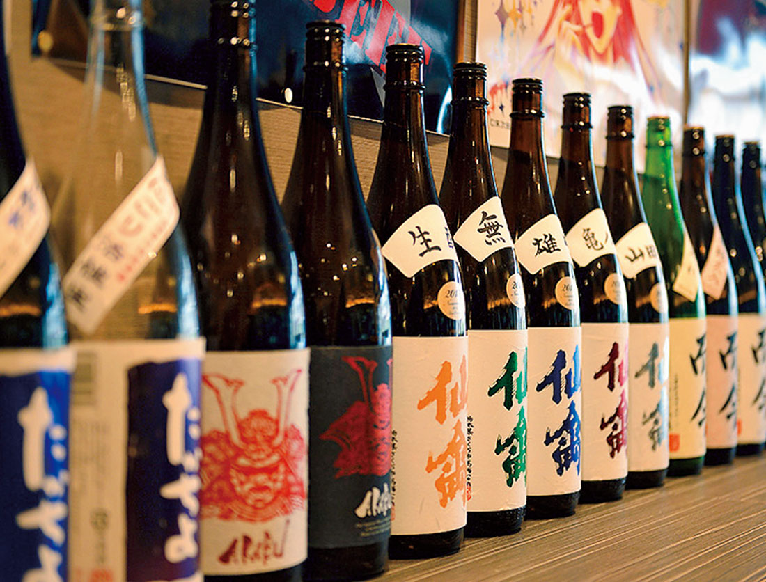 辛口火入れから季節限定の酒まで、40銘柄ある日本酒は飲み放題。