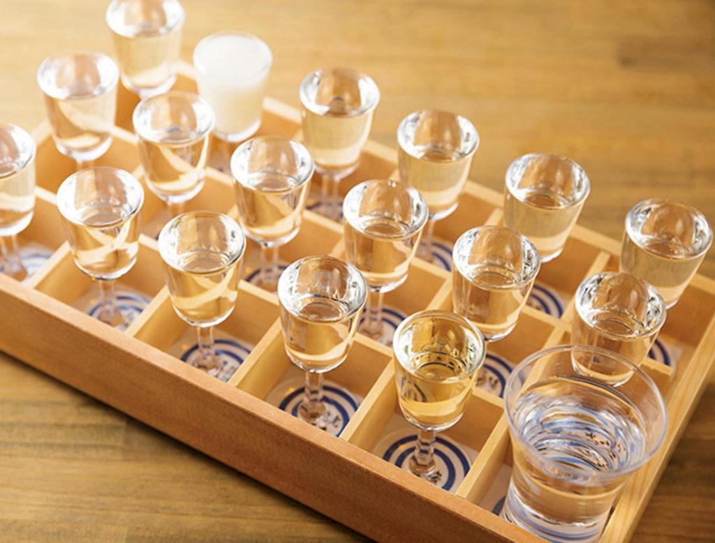 初心者でも飲み比べを楽しめる!【京都】美味しい日本酒を楽しめる専門店。 | Hanako Web