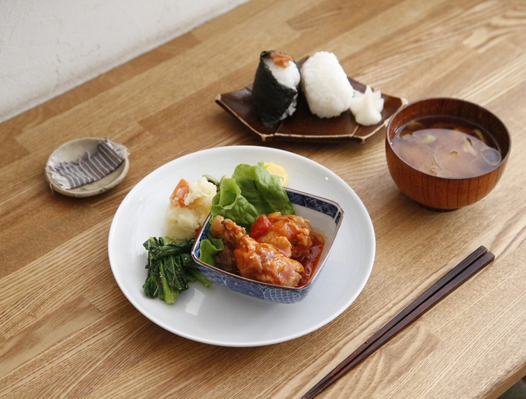 おむすびと主菜、副菜の週替わり定食「ippo定食」（1,200円）