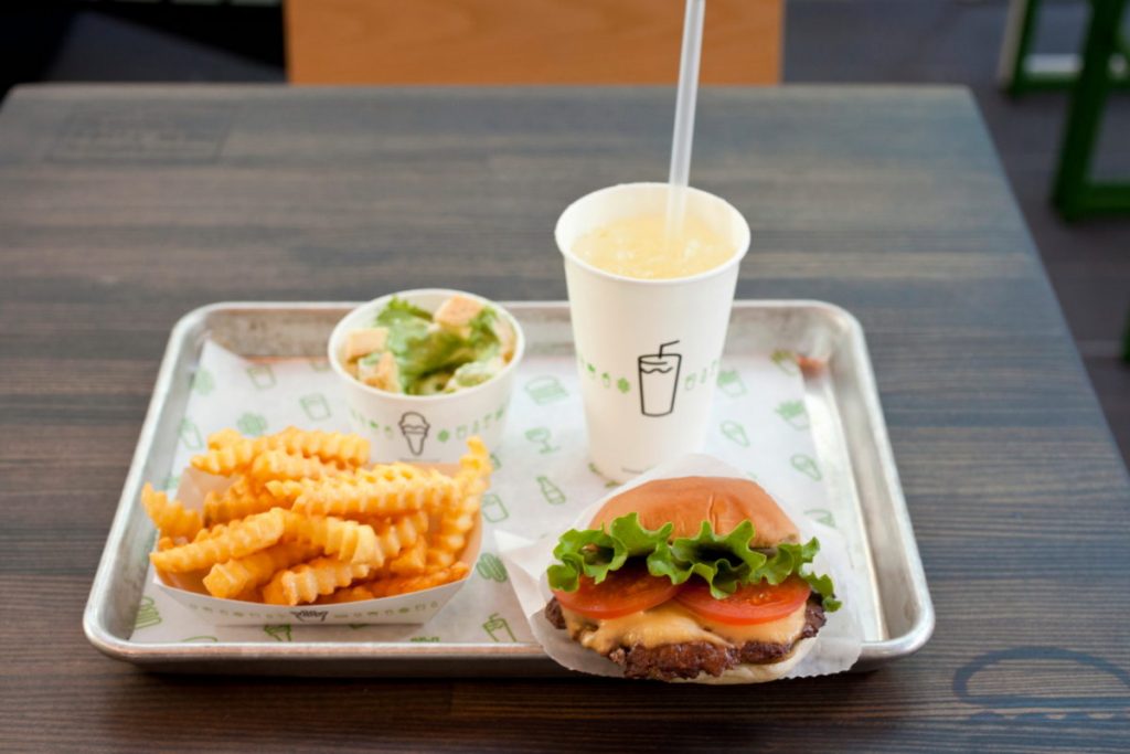 「シャックバーガー」(680円~) 「シャックバーガー」(680円~)