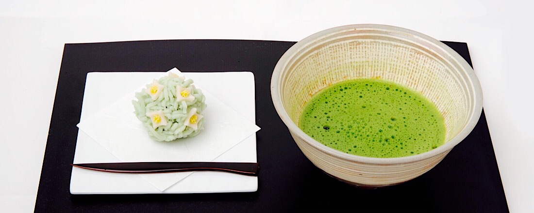 沈丁花の上生菓子で、毎日の暮らしにお茶を。