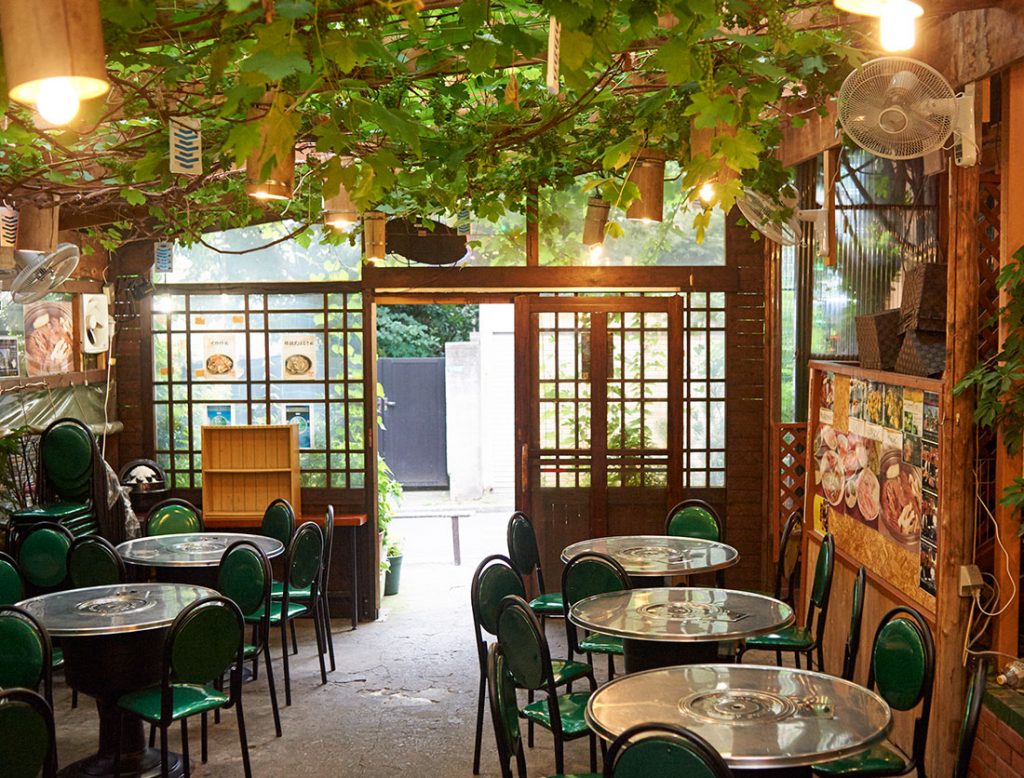 韓国の伝統鍋「カムジャタン」の名店はこちらの老舗。 韓国の伝統鍋「カムジャタン」の名店はこちらの老舗。