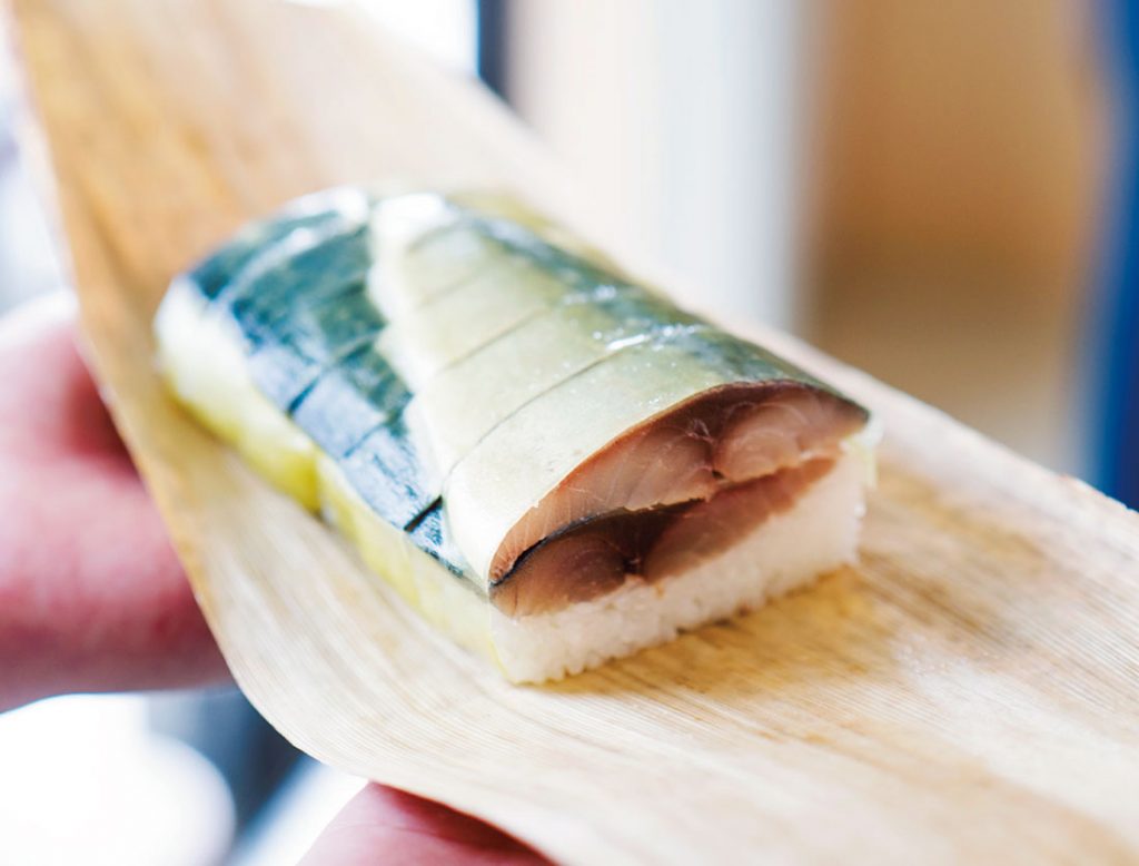 鯖を2枚重ねた「鬼鯖鮨(ダブル)」2,916円(税込) 鯖を2枚重ねた「鬼鯖鮨(ダブル)」2,916円(税込)