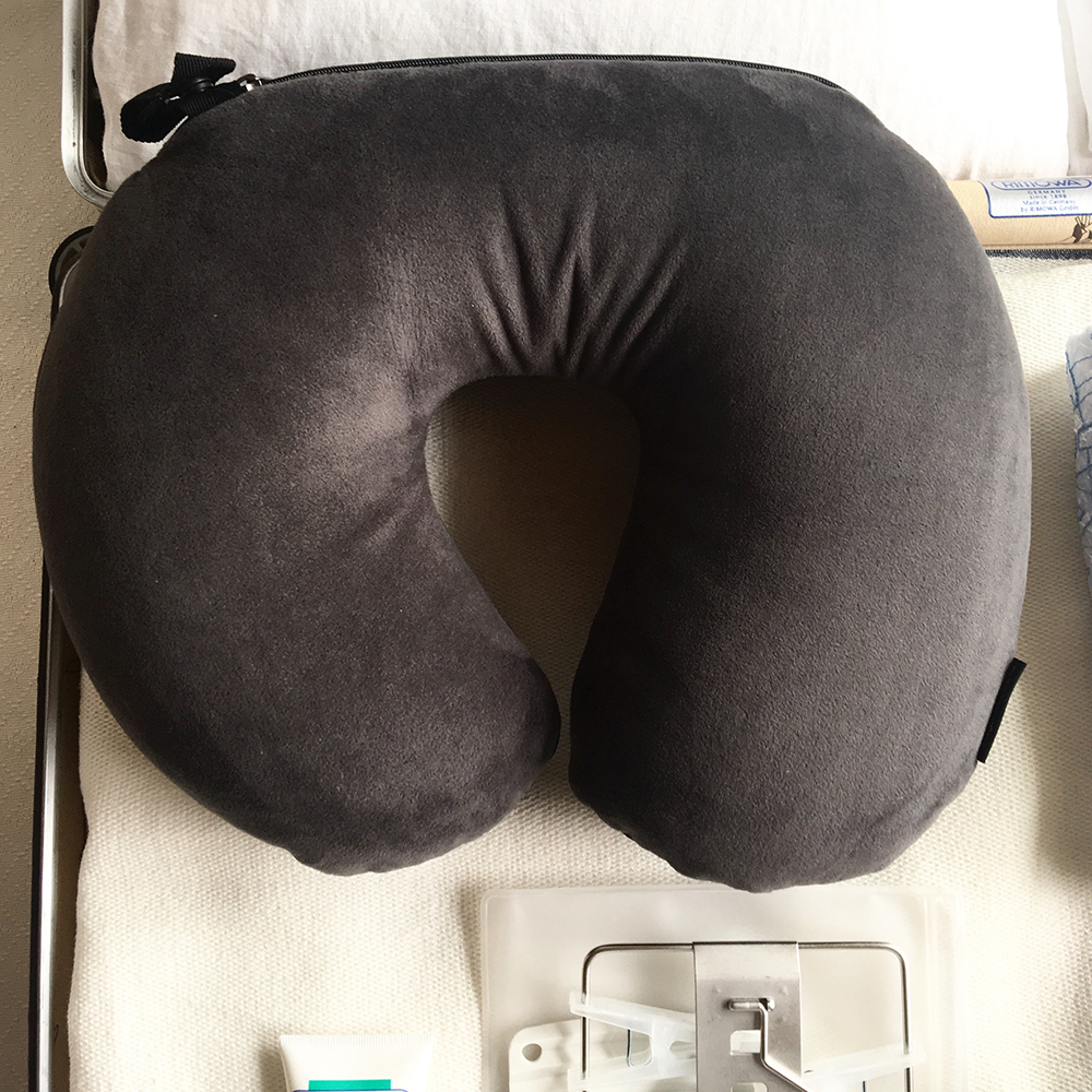 「2IN1 トラベルピロー」(2,200円) fdb9a13a19bc00b51756f9a36fb43c78