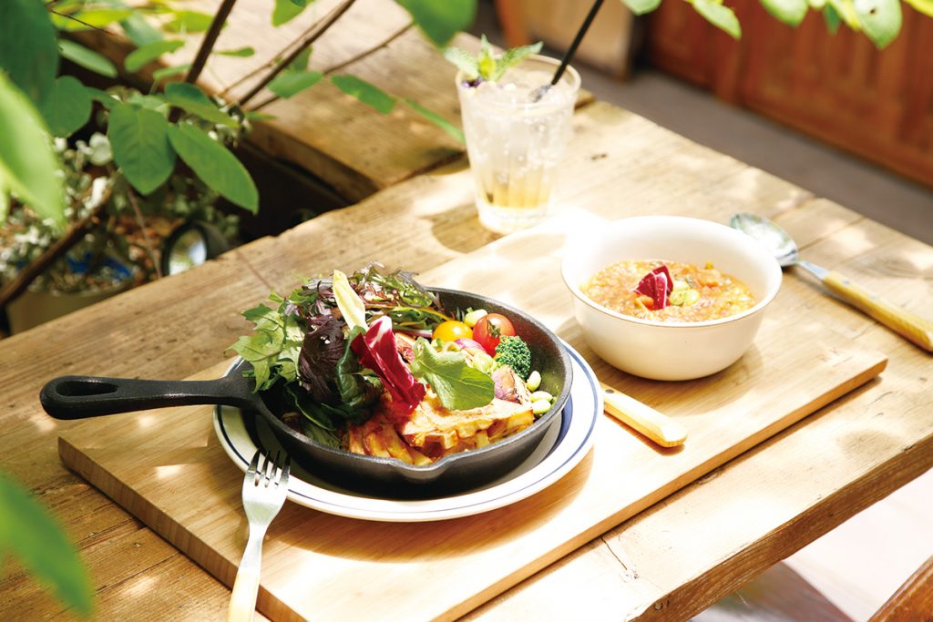 「ローズマリー風味のジャガイモのガレットと焼き野菜」(1,500円) RK GARDEN