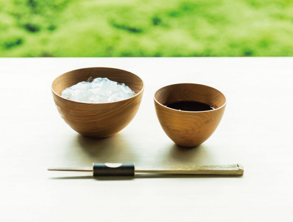 「葛切り 黒蜜」1,200円。吉野本葛使用。職人が時間をかけてゼロから作る自家製黒蜜が絶品。 DMA-_DSC5209