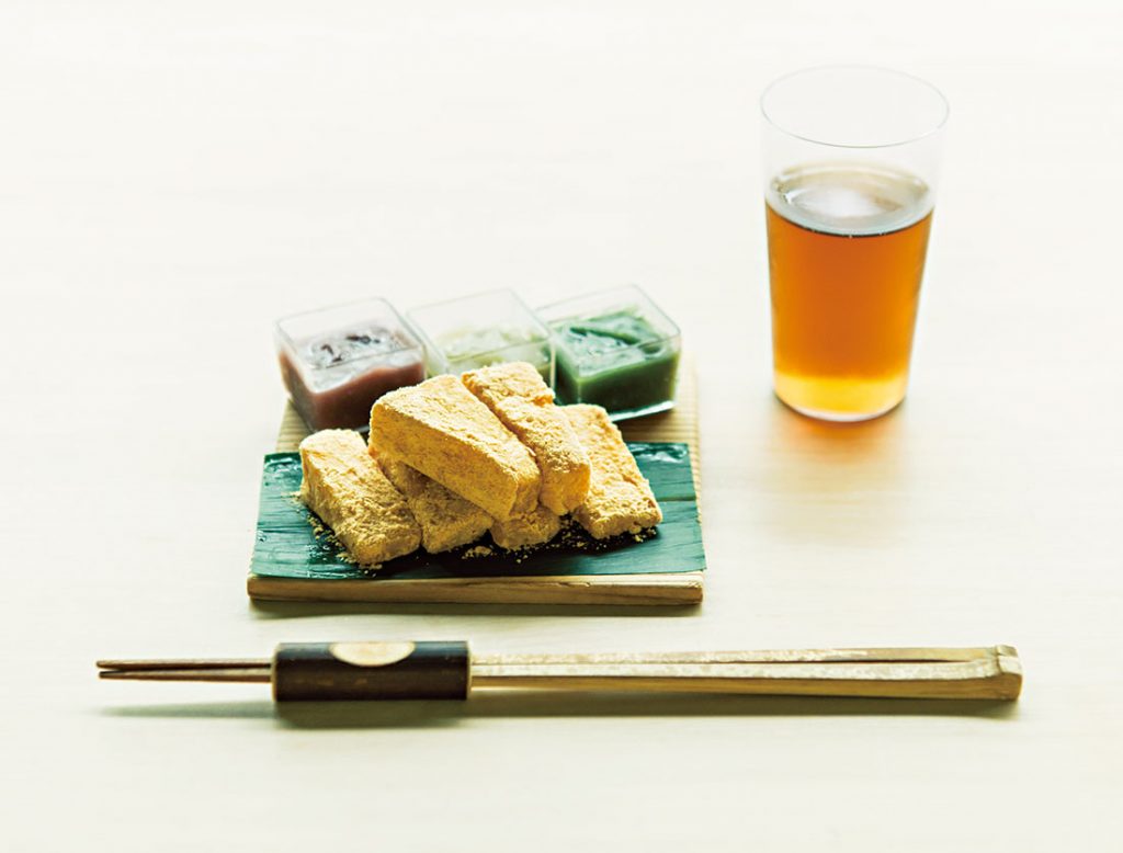 「三色の餡と白玉餅」1,200円。写真の飴は左から漉し餡、葉桜餡、蓬餡。 DMA-_DSC5259