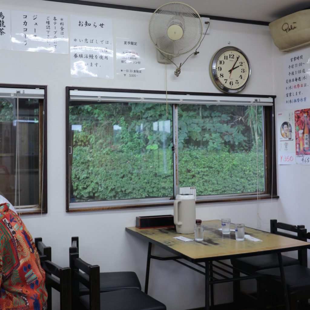 無駄がそぎ落とされたミニマムな店内 IMG_2058