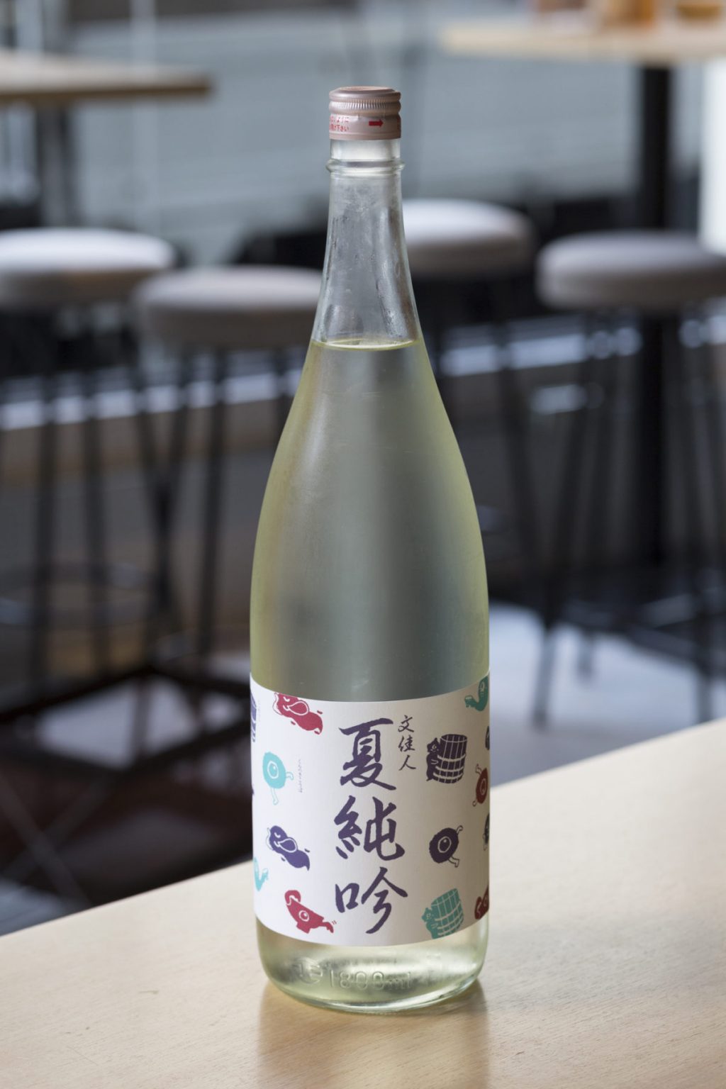 利き酒師でもあるスタッフイチオシの「文佳人夏吟醸」(550円) BUNKA HOSTEL TOKYO