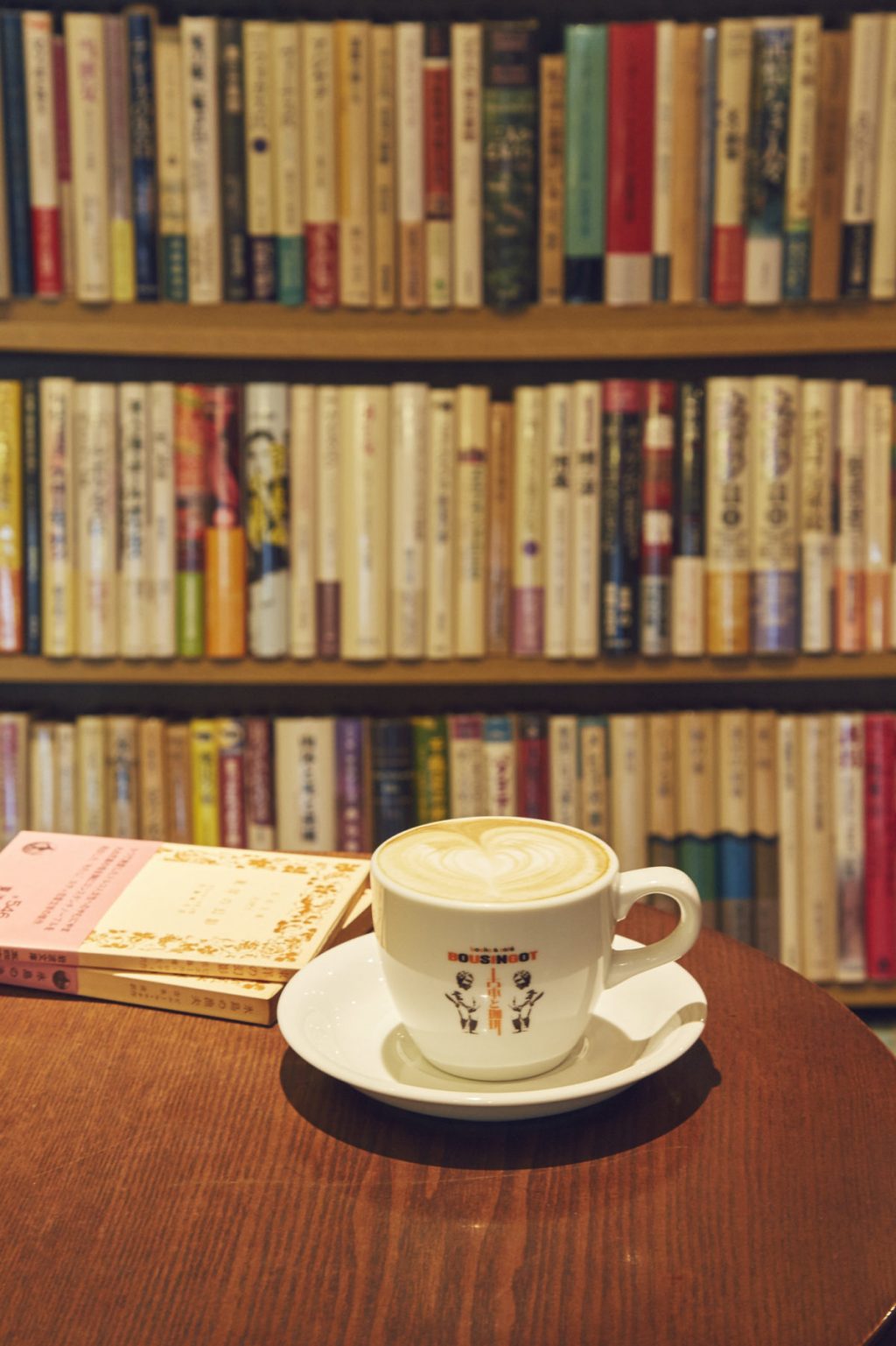 カプチーノ500円を片手にゆっくりと読書ができる。 320b3d3efeba1d2cf7db377e7420cd18