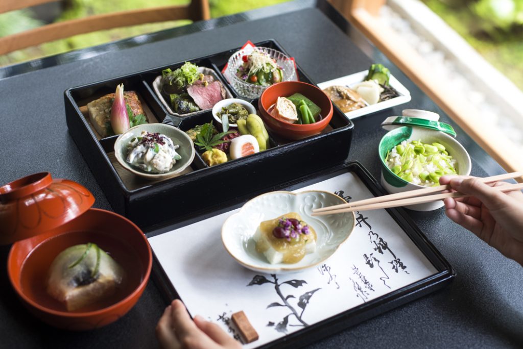 〈菊乃井〉のうま味を閉じ込めた、名物の「時雨弁当」5,000円 無碍山房 Salon de Muge