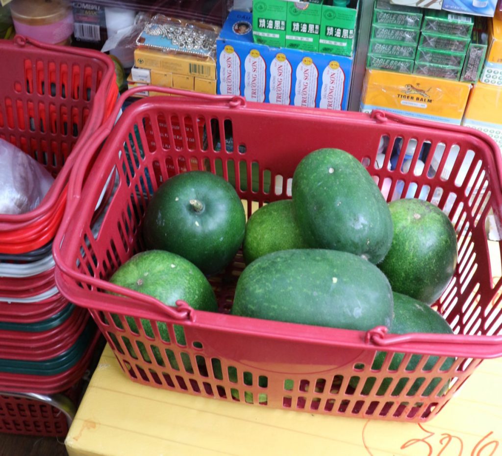青パパイヤは当然のようにある。 いちょう団地