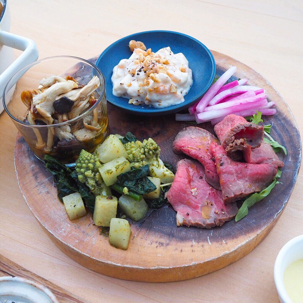 前菜は季節のお野菜にひと手間加えた、日替わりの盛り合わせ5種(写真はおよそ3名分)。 also Soup Stock Tokyo