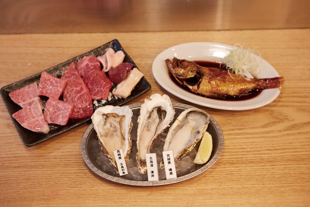 「牡蠣比べ」880円~、「のどぐろの煮付け」980円 NODOGUROYA KAKIEMON