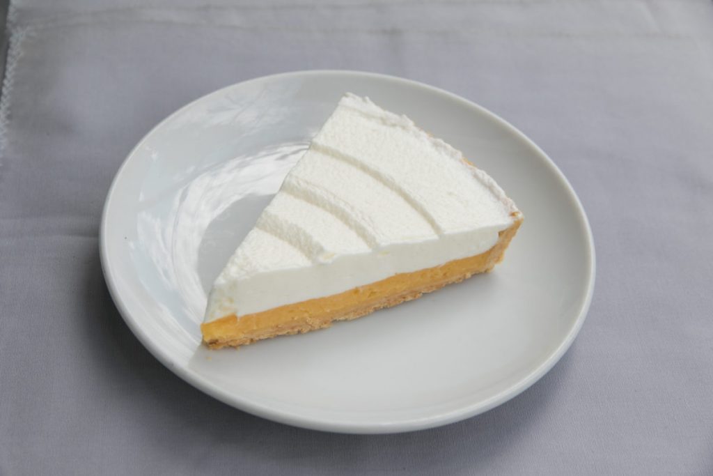 「レモンタルト」(250円)(税込) SWEET FOUNTAIN CAKE SHOP