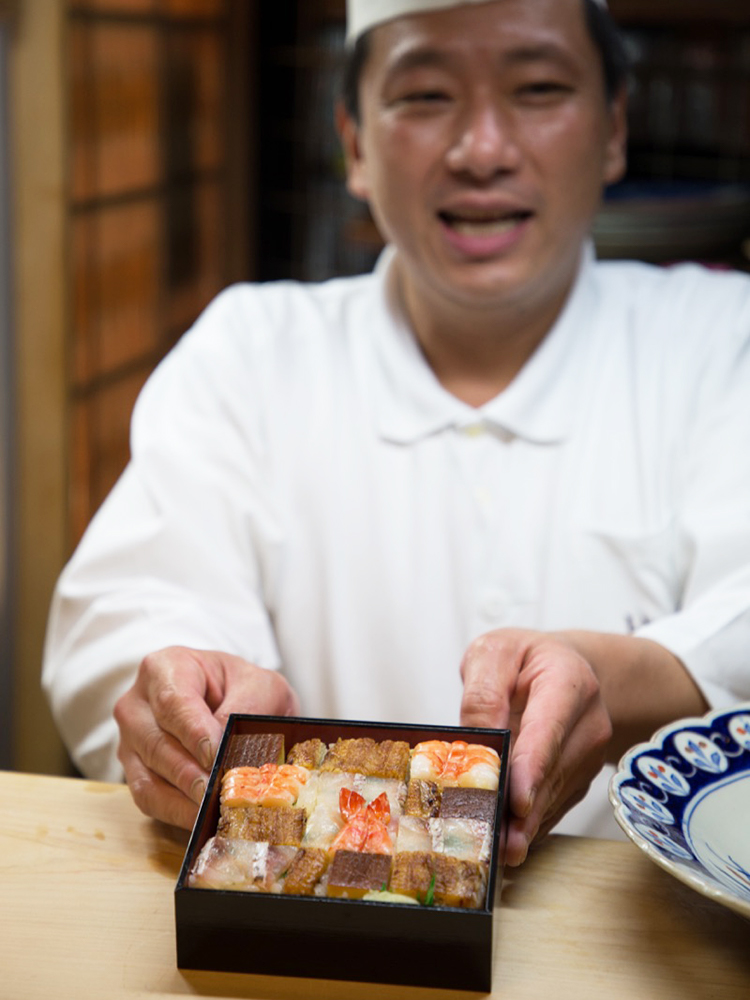 「鯖寿司」（小）（2,268円）、「上箱寿司」（1,620円）（各税込）