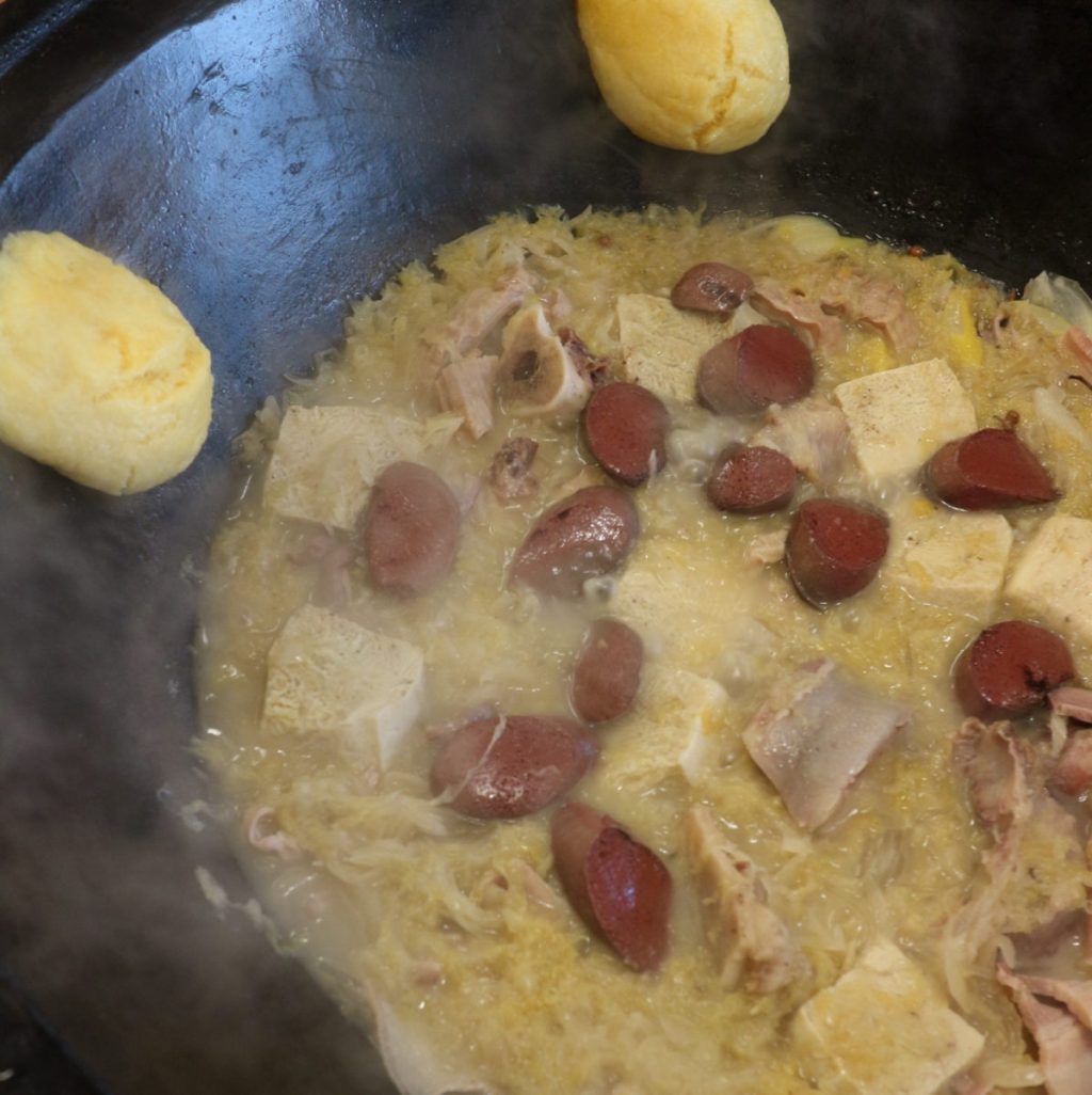 中国版のこうや豆腐のようなものも入ってる。 IMG_3349