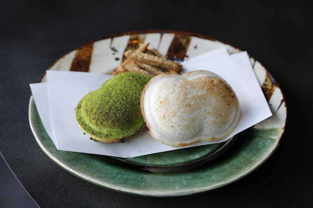 中には、あん&バターと抹茶あん&クリームチーズが。「くろぎサンド」1,100円(各税込)。 廚 otona くろぎ