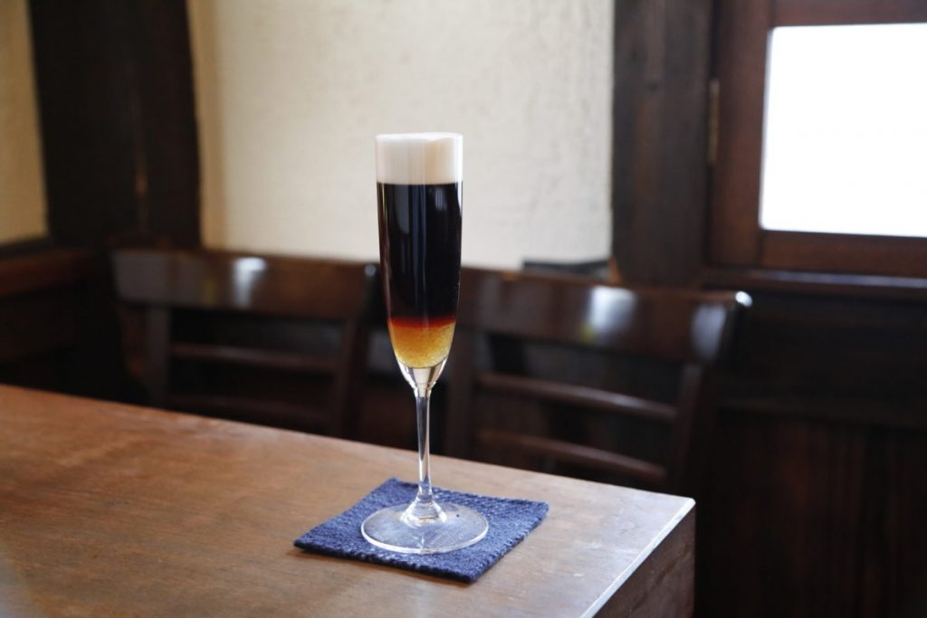 クリームとコーヒー、砂糖が3層になった「ウインナ・コーヒー」(800円)(各税込) MG_1753