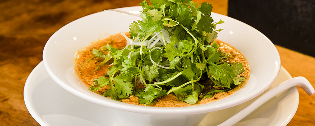 どっちを選ぶ?ワイルドでマイルドな魅力たっぷりの【白黒担々麺】がおいしいお店4選