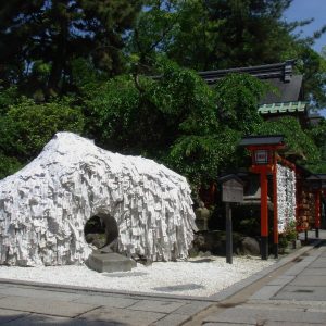 恋愛運アップ、縁結びのご利益がある寺社仏閣 安井金比羅宮 京都