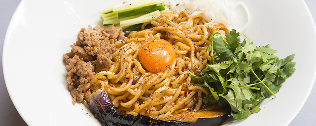 野菜、パクチーてんこ盛り!東京都内で「汁なし麺」がおいしいお店3選