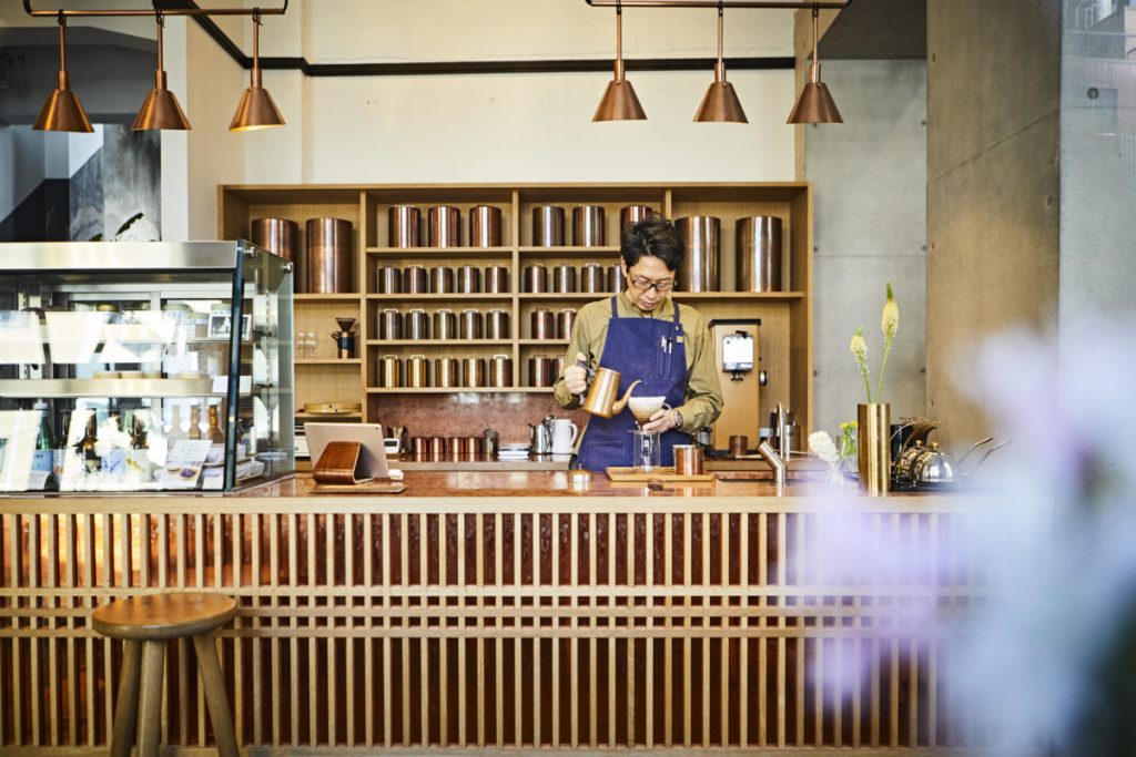 「〈Kaikado Café〉のある河原町七条は京都駅からも歩いて10分ほど」と店長の川口清高さん。このエリアの点となって、人々の流れも作ってきた存在。 180307_074