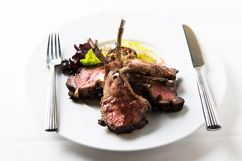 メイン料理のラム肉は時価。この日は65ドル。 DSC9409