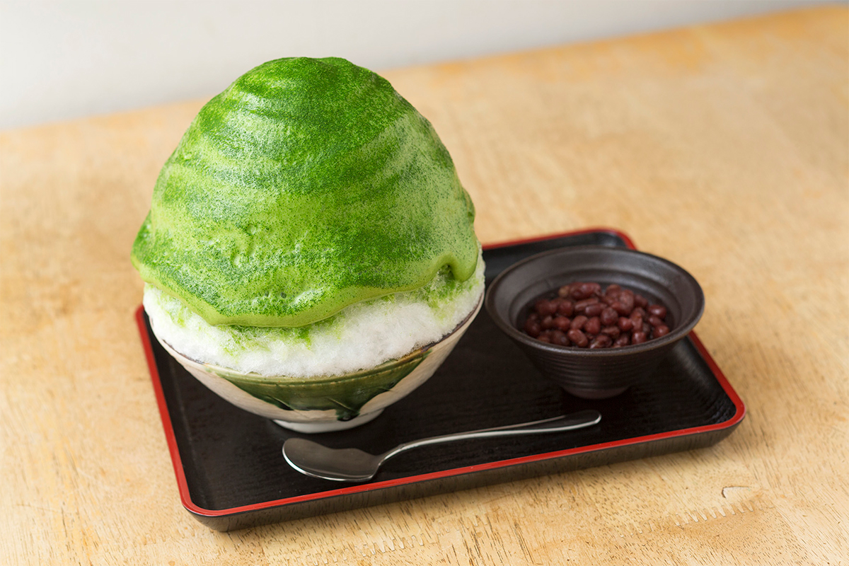 看板メニューは、京都宇治産の高級抹茶を使った「微糖抹茶あずき」1,300円