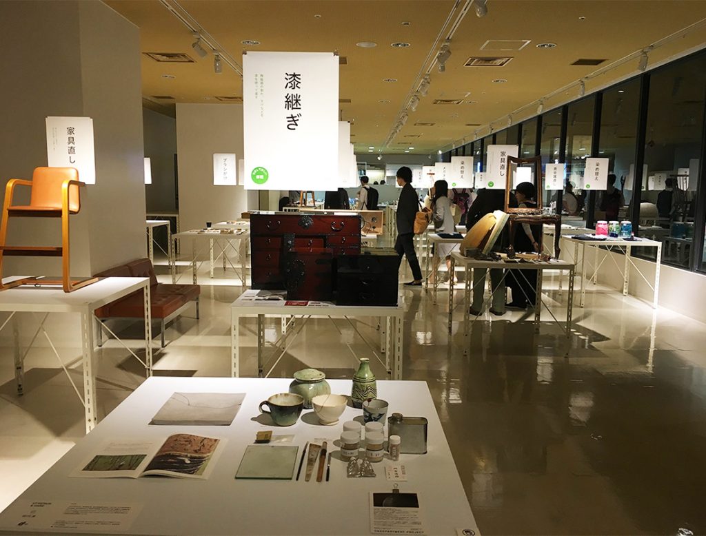 テーブルごとに都道府県別の修理や手入れにまつわる道具や技術を紹介。 sIMG_1916.atari_