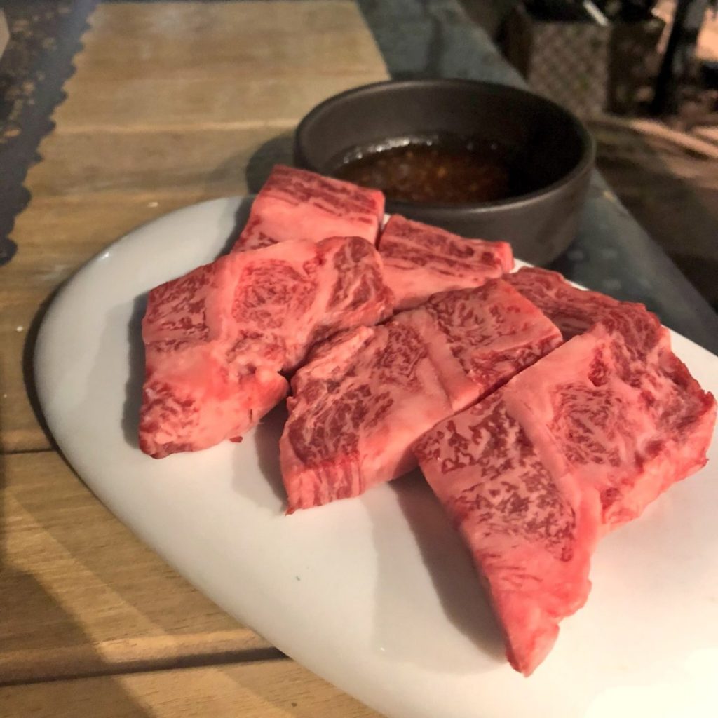 「沖縄県より多良間牛サーロインの焼肉 エシャロットソース」 31D132D6-29BA-4DE0-BFE0-78C81FE2FE04