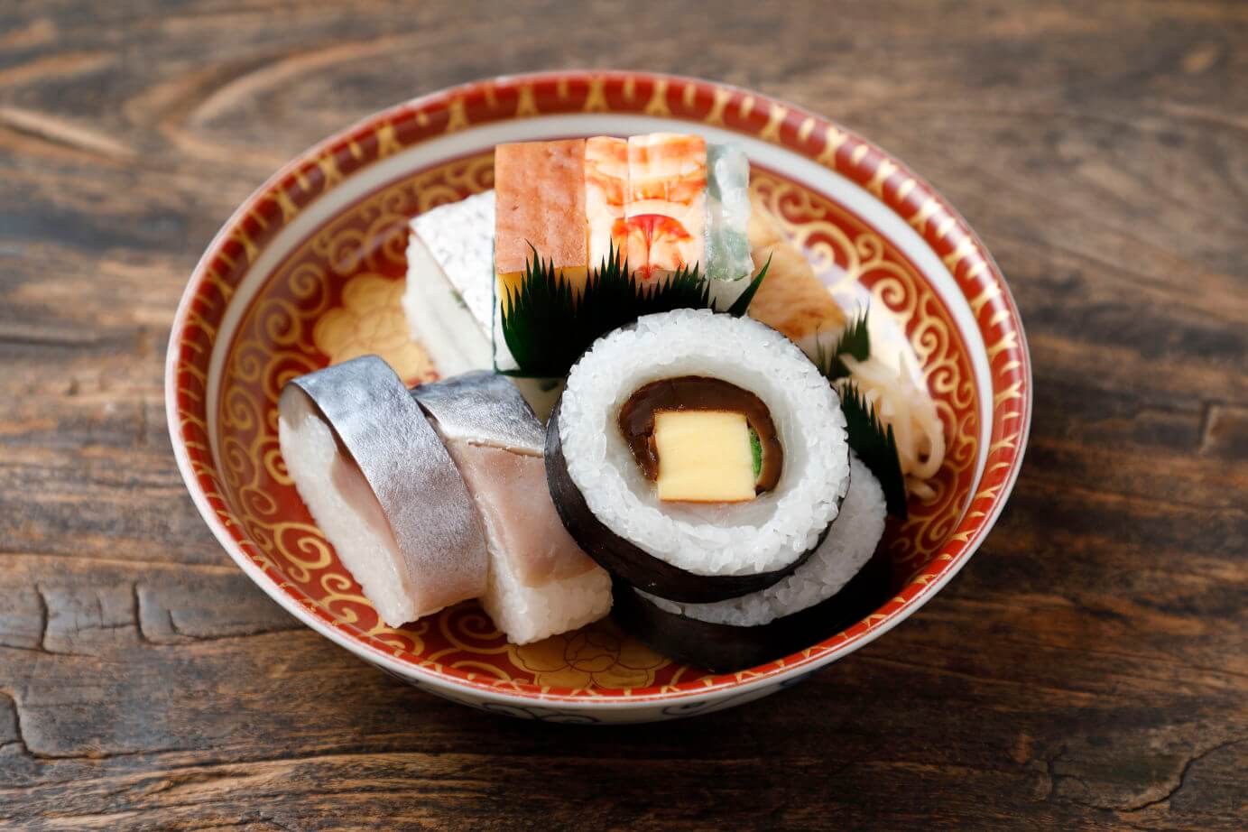 京寿司盛合せ。