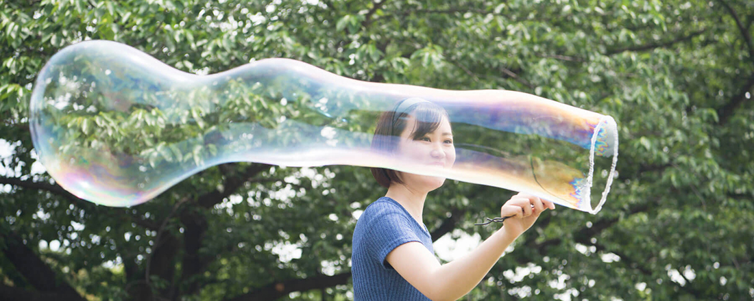 公園中の注目を集めちゃう みんなで楽しめるスペシャルなシャボン玉遊びとは Lifestyle Hanako Tokyo