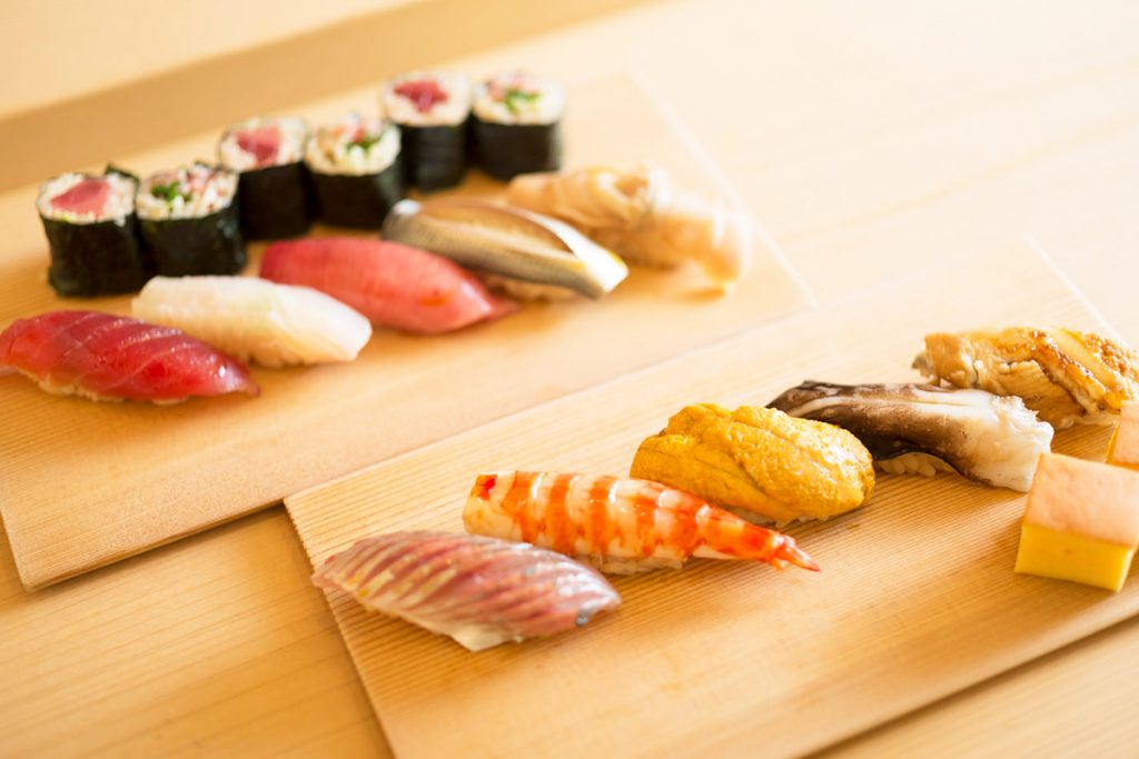 昼のおまかせコース 11貫+巻物+吸い物 5,000円 昼のおまかせコース 11貫+巻物+吸い物 5,000円