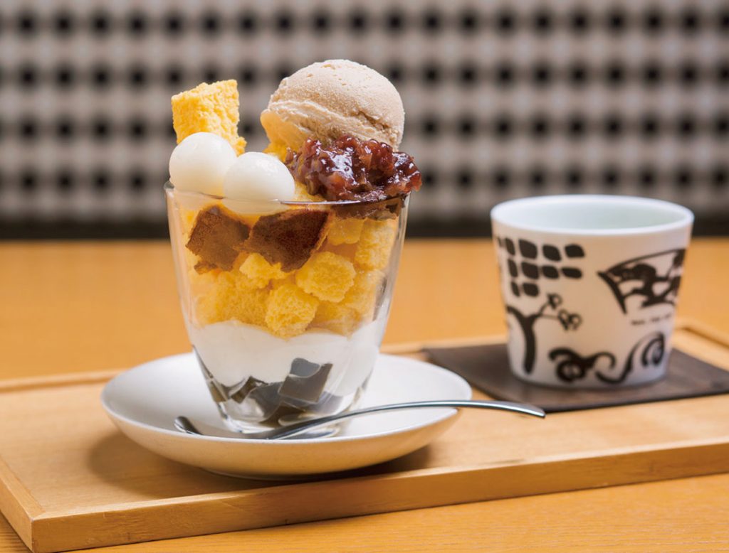 「焙じ茶パフェ」ドリンクセット 1,300円〜(税込) DMA-_52A0828