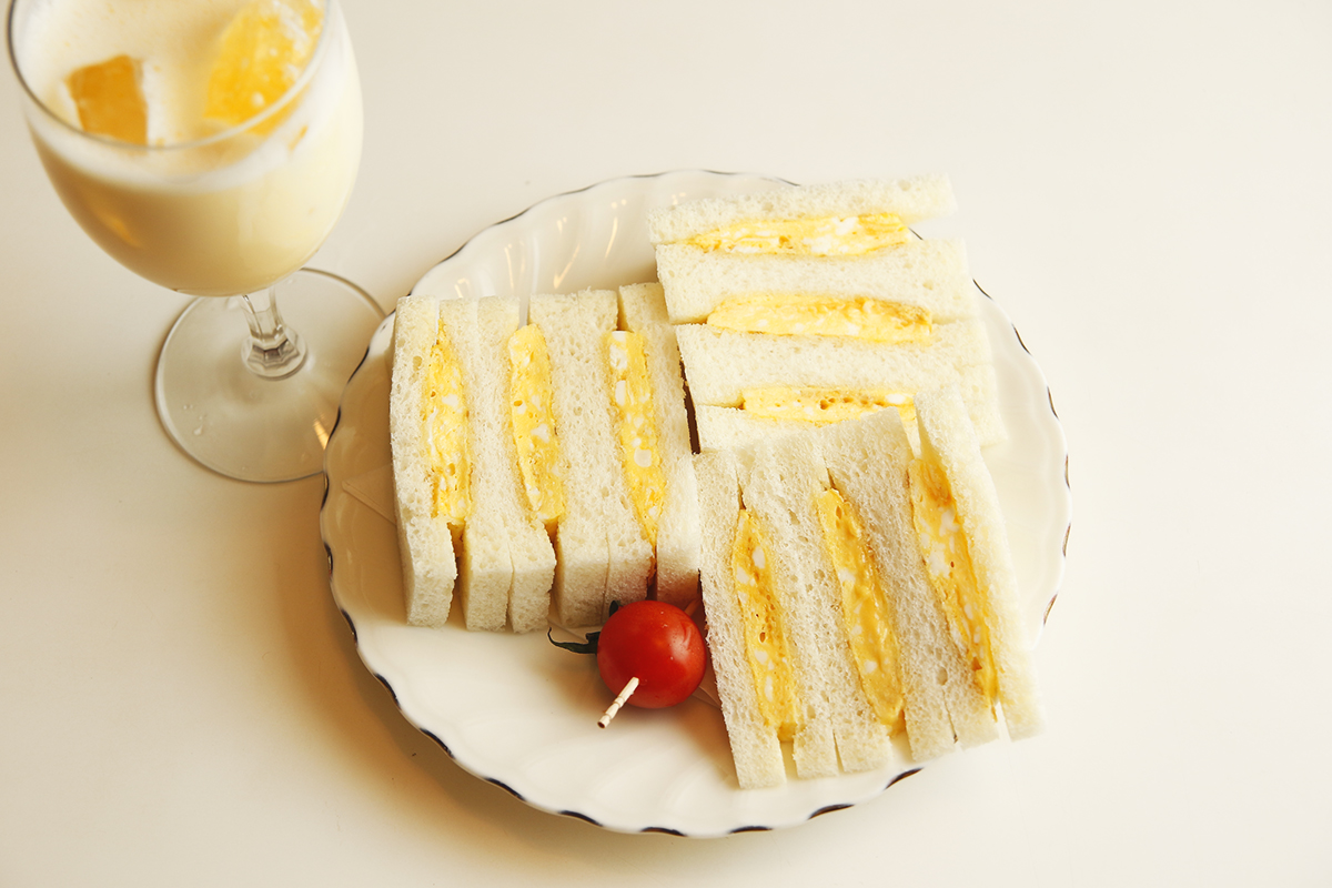 「タマゴサンドイッチ」650円と「ミルクセーキ」650円