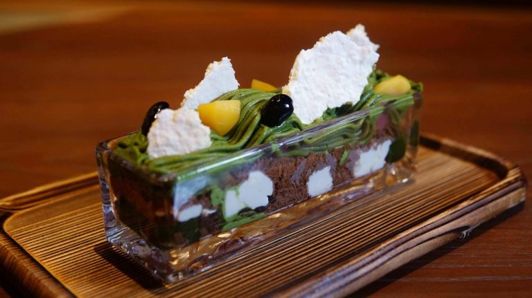 「抹茶とカシスのモンブランパフェ」1450円 242ce8c574ae163eb70cb04befc3b855