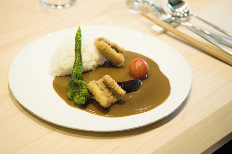 ブイヤベースカレーは、ランチタイムは最後の“シメ”として人気なのだそう。 Restaurant TOYO Tokyo 日比谷