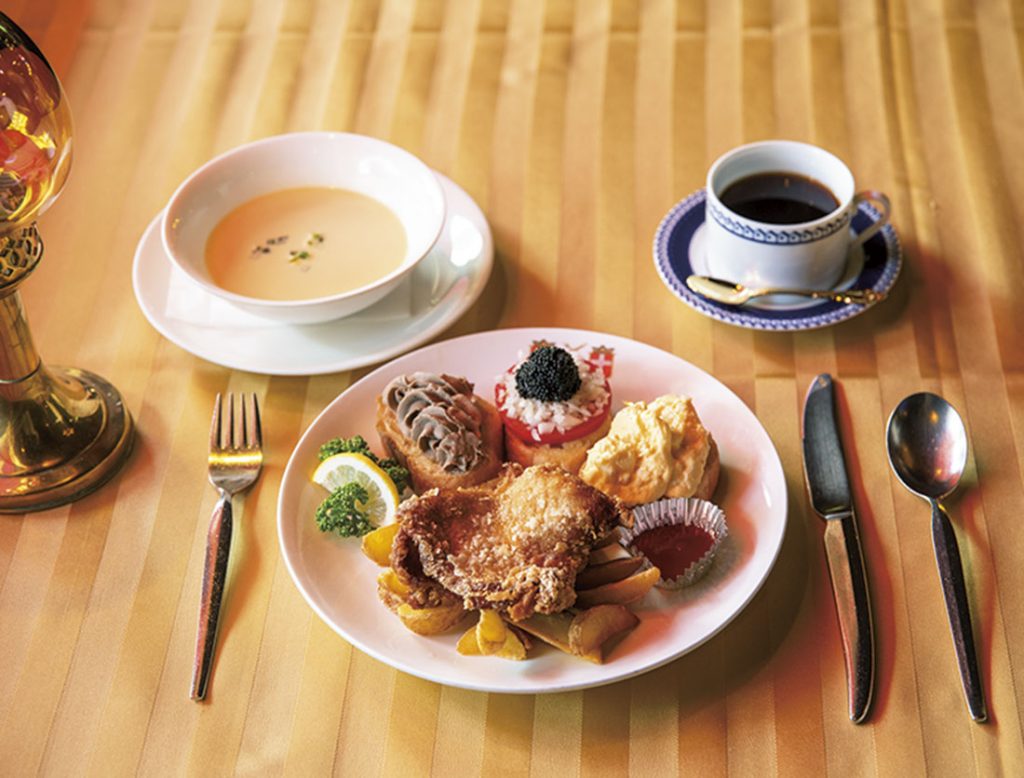 お昼時なら10種類からメインを選べるランチコース2,100円をぜひ(写真のメインはスカンディヤプレート) DMA-_DSC8564