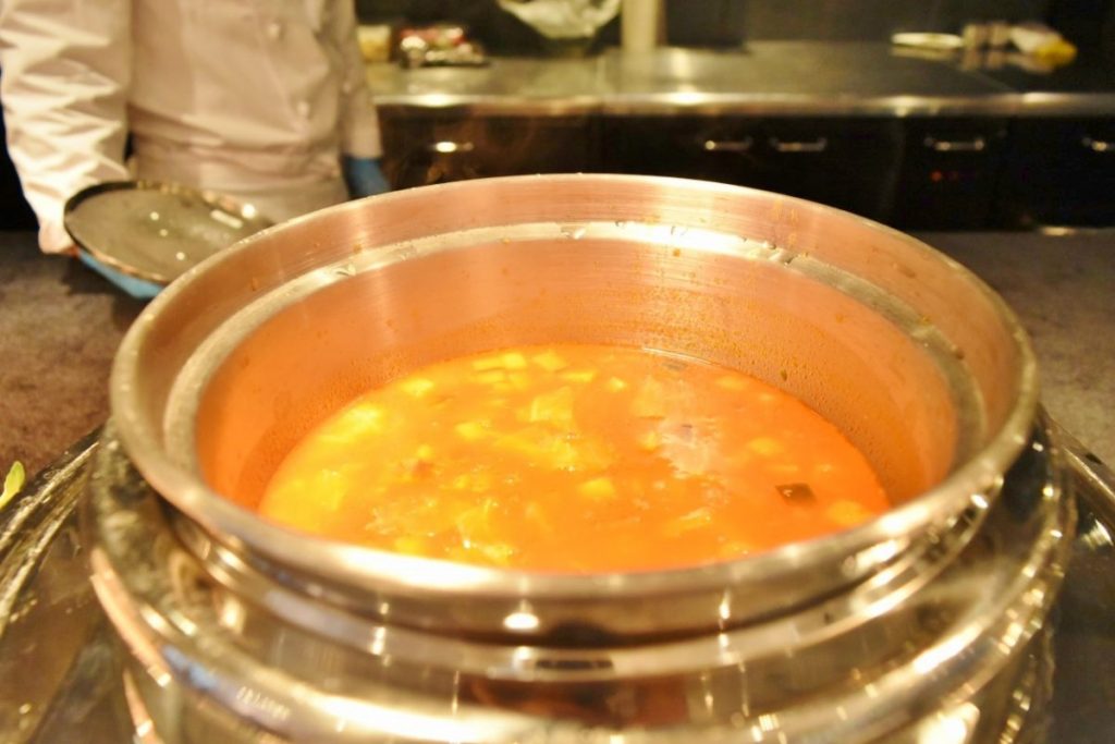 デザートのあとにスープやパスタを食べる“逆シメ”ができる。 DSC_0054