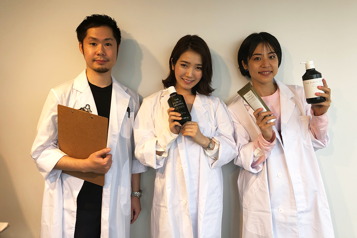 （右から）ハナコラボでもおなじみのPRの福本敦子さん、喜田理恵子さん、植物療法士の星野啓太さん。