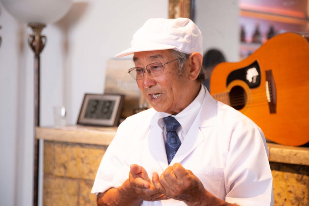 中村高春／京都・宮川町で昔ながらの味噌造りを手がける〈山利商店〉店主。とりわけ上品な味わいの白味噌に定評あり。