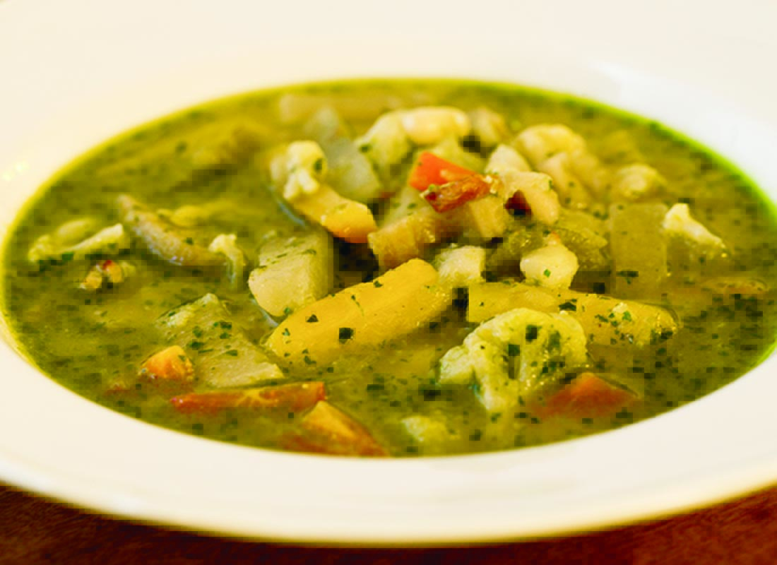 「スープ オ ピストゥ」は、看板メニューのひとつ。白いんげん豆とバジルペーストを使う南仏の郷土料理。