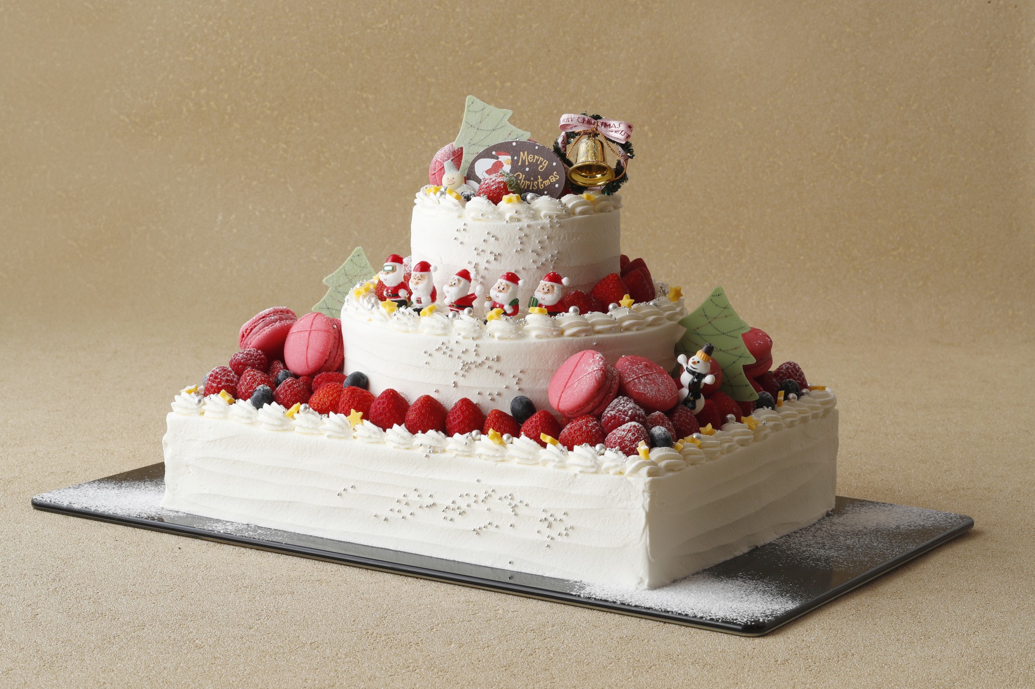 「クリスマスショートケーキ」38,000円（限定5個） 24cm×32cm、21cm、12cm　3段
