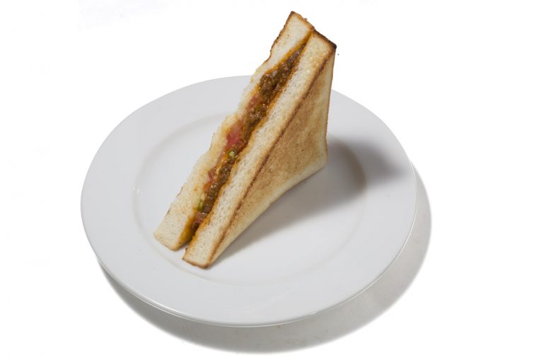 挽肉100%のカレーサンド「Breakfast」280円 ATARI-0106
