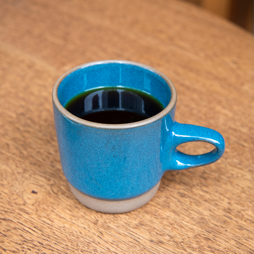 ドリップコーヒー500円（各税込）は〈ヒースセラミックス〉のカップで。