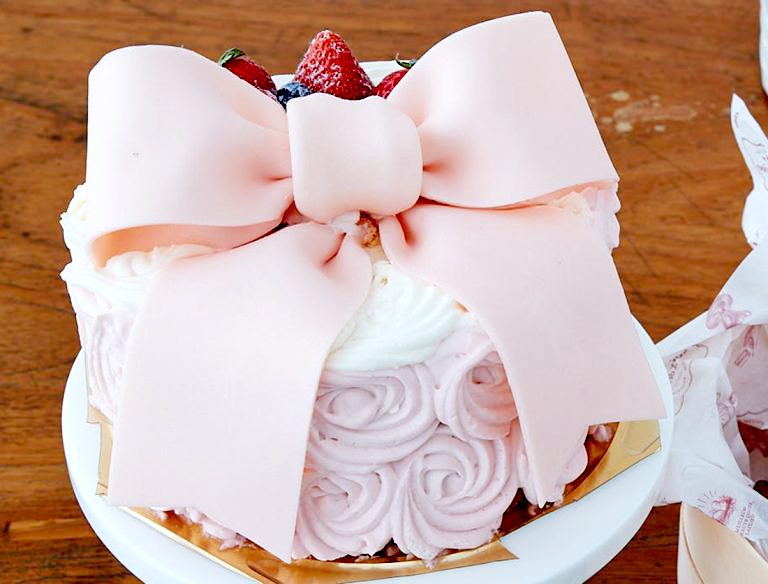 サプライズやパーティの手土産に 東京近郊 大切な人に送りたい 話題のパティスリーの可愛いケーキで おめでとう Food Hanako Tokyo