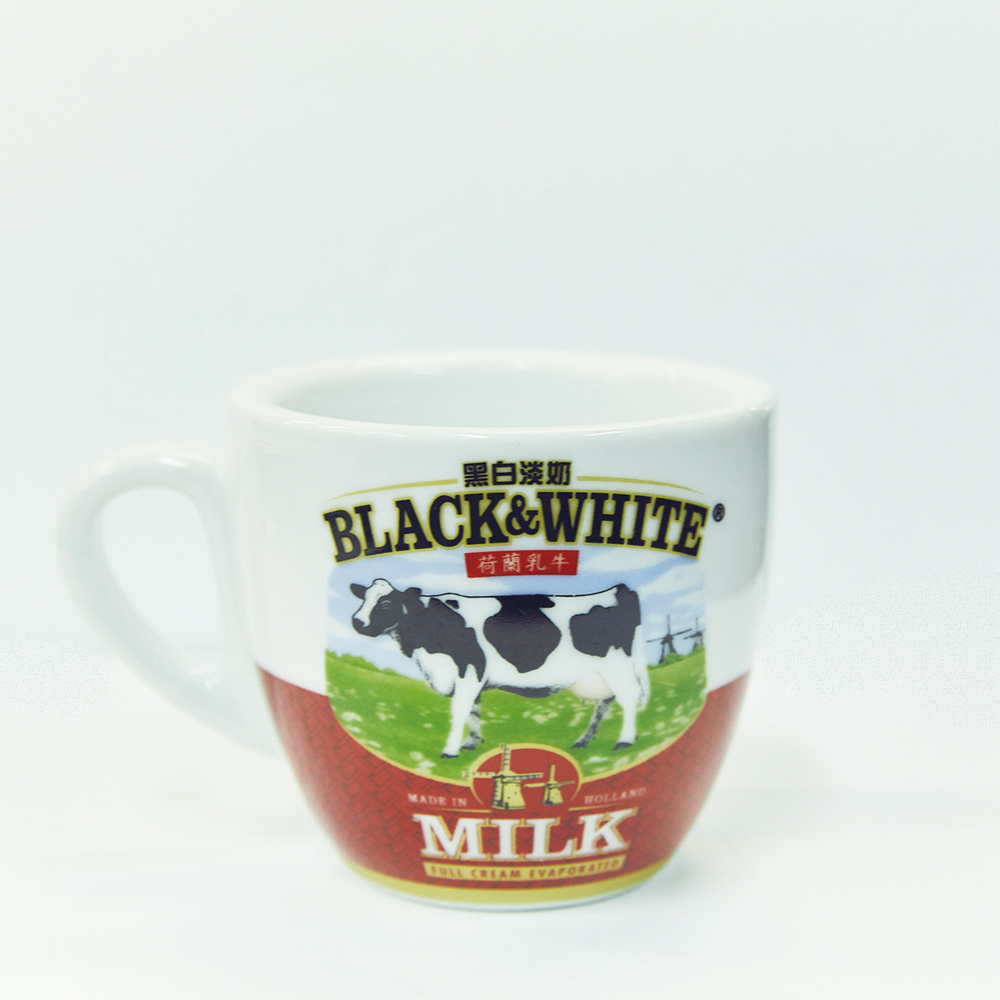 香港式ミルクティーに欠かせないミルクのブランド「BLACK&WHITE」のマグ。