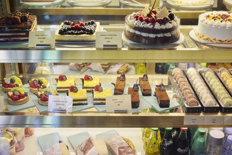 24時間営業のカフェ〈ファーマーズデリ〉。 香港 Hotel VIC on the Harbour