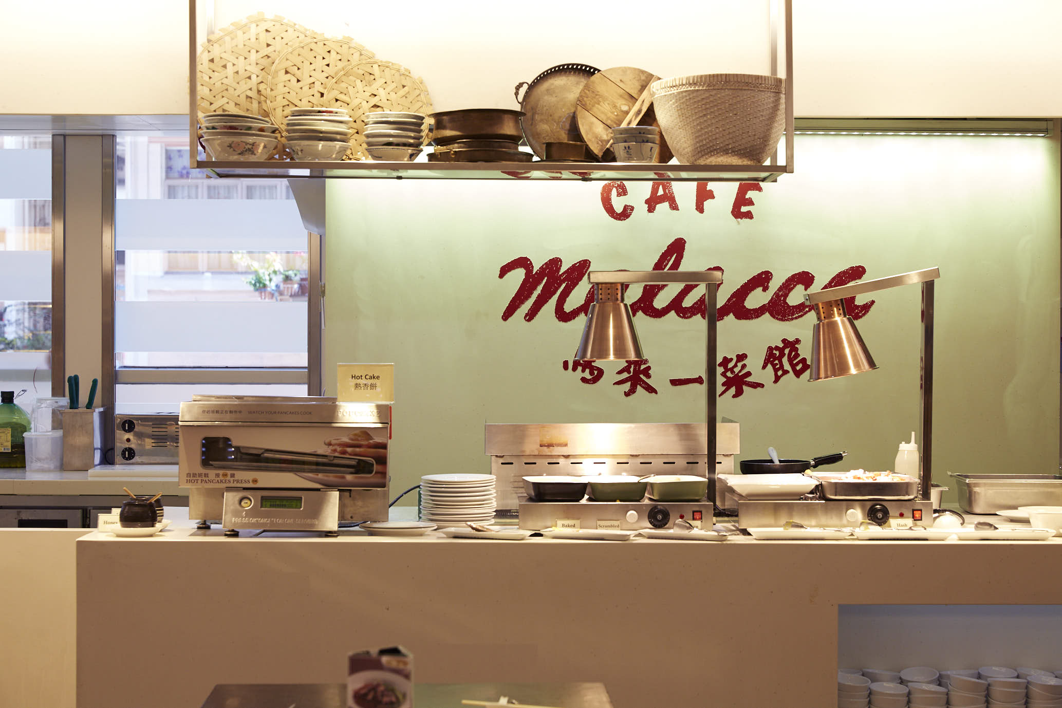 マレーシア大使館員が地下鉄に乗って食べに来ると評判の〈カフェ・マラッカ〉。
